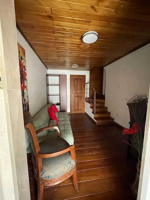 Casa Hermosa, Amplia Y Elegante 基多 度假居
