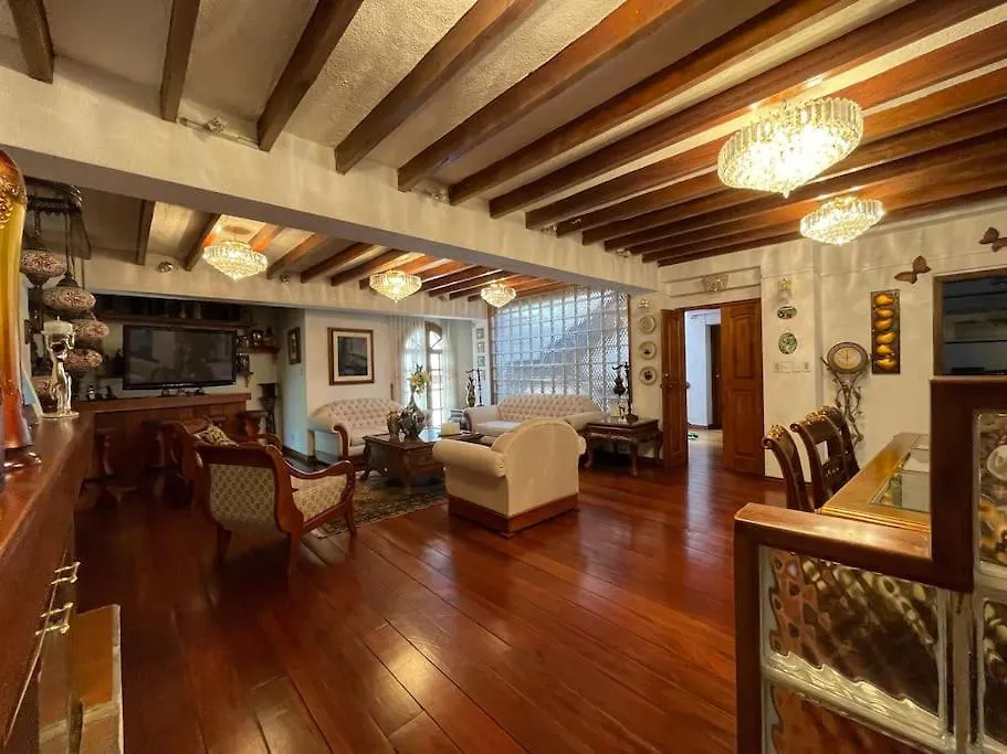 Casa Hermosa, Amplia Y Elegante 基多 厄瓜多尔